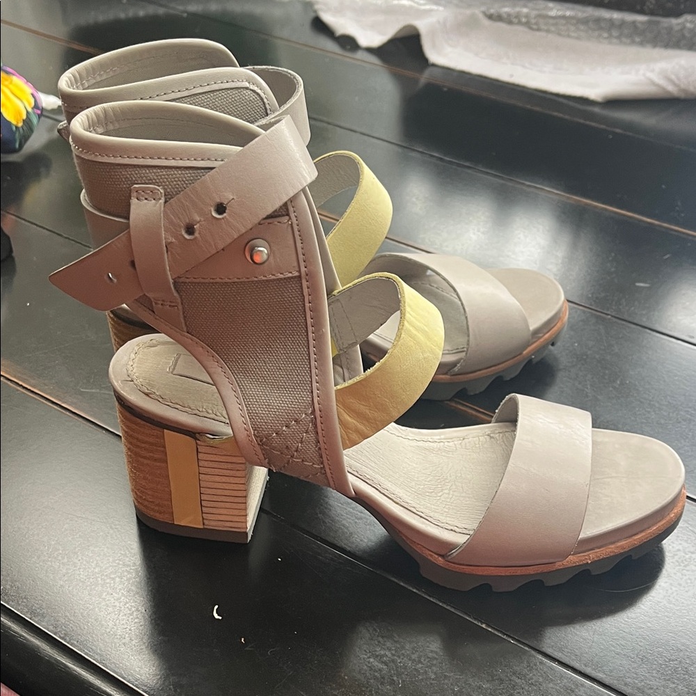 Sorel Taupe and Gold Sandals - Picture 2 of 8